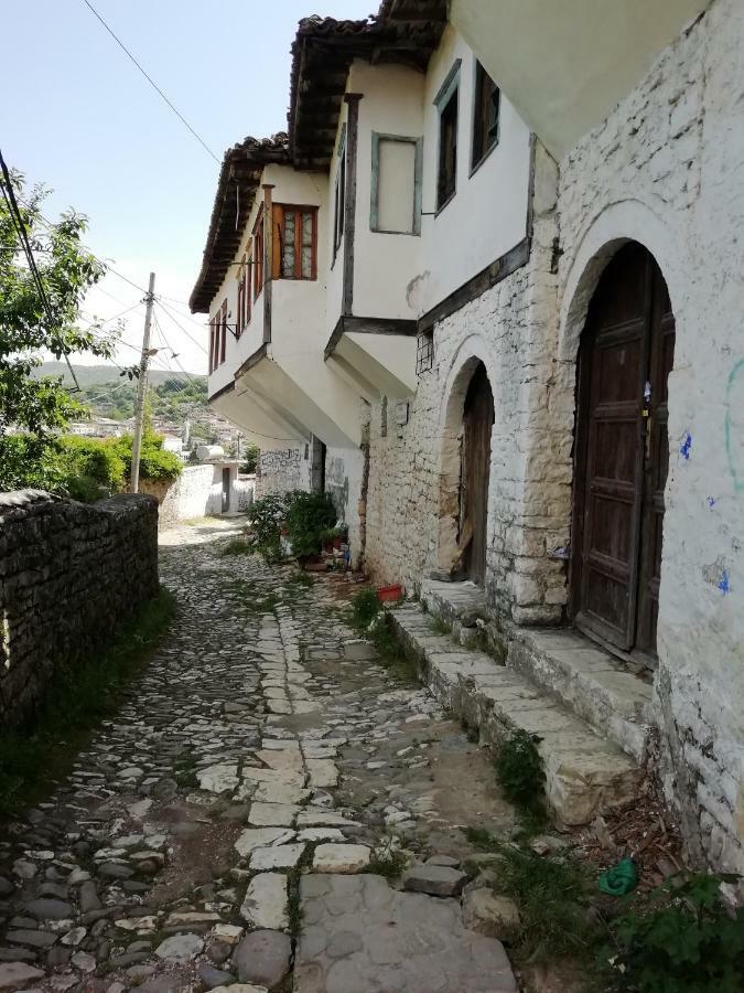 Guesthouse Belle View Berat Esterno foto