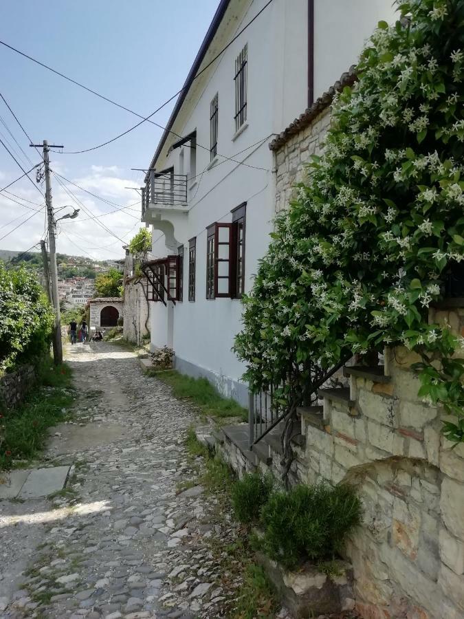 Guesthouse Belle View Berat Esterno foto